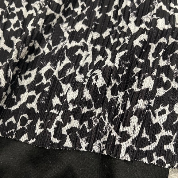 ❤️2/$50❤️[XL] VINCE CAMUTO Ruffle Mesh Peasant Blouse In Black - Picture 4 of 7